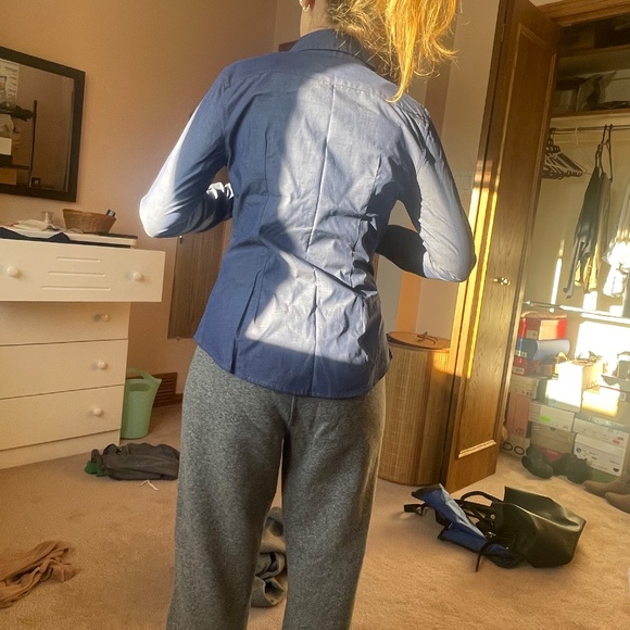 BNWT  Banana Republic Blouse Blue Small - Picture 2 of 3